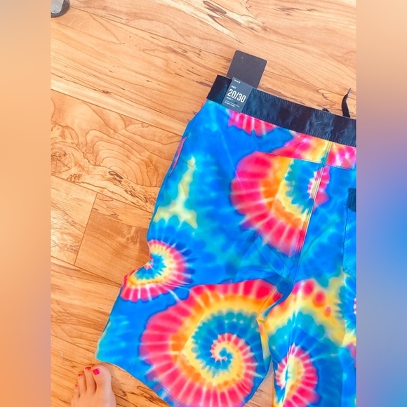 Hurley Board Shorts 20/30 tie dye size big boys 20 NWT colorful vibrant - Picture 4 of 6
